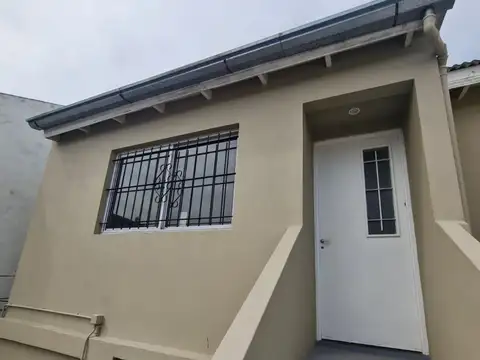 PH DE 2 AMB. CON PATIO EN TAPIALES. ALQUILER