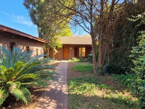 VENTA CASA 3AMB COCHERA JARDÍN EZPELETA QUILMES