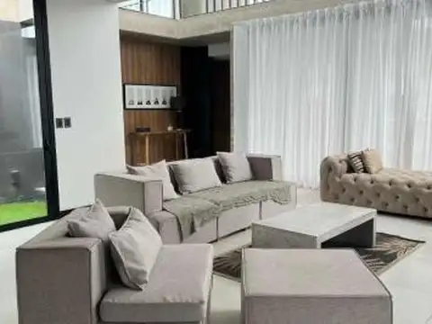 Casa en Alquiler en Countries y Barrios Cerrados en Ezeiza, USD 6.500