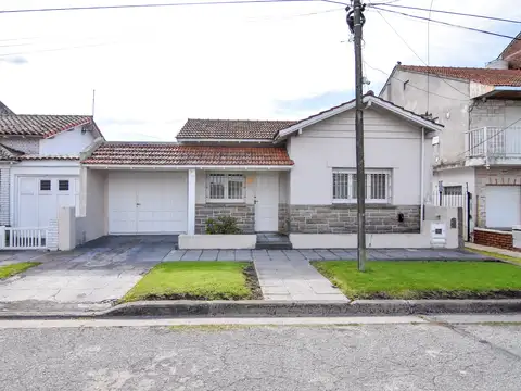 Chalet 3 amb. con garage y parque. APTO CREDITO - Punta Mogotes