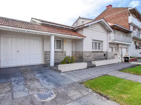 Chalet 3 amb. con garage y parque Ap. Crédito - Punta Mogotes