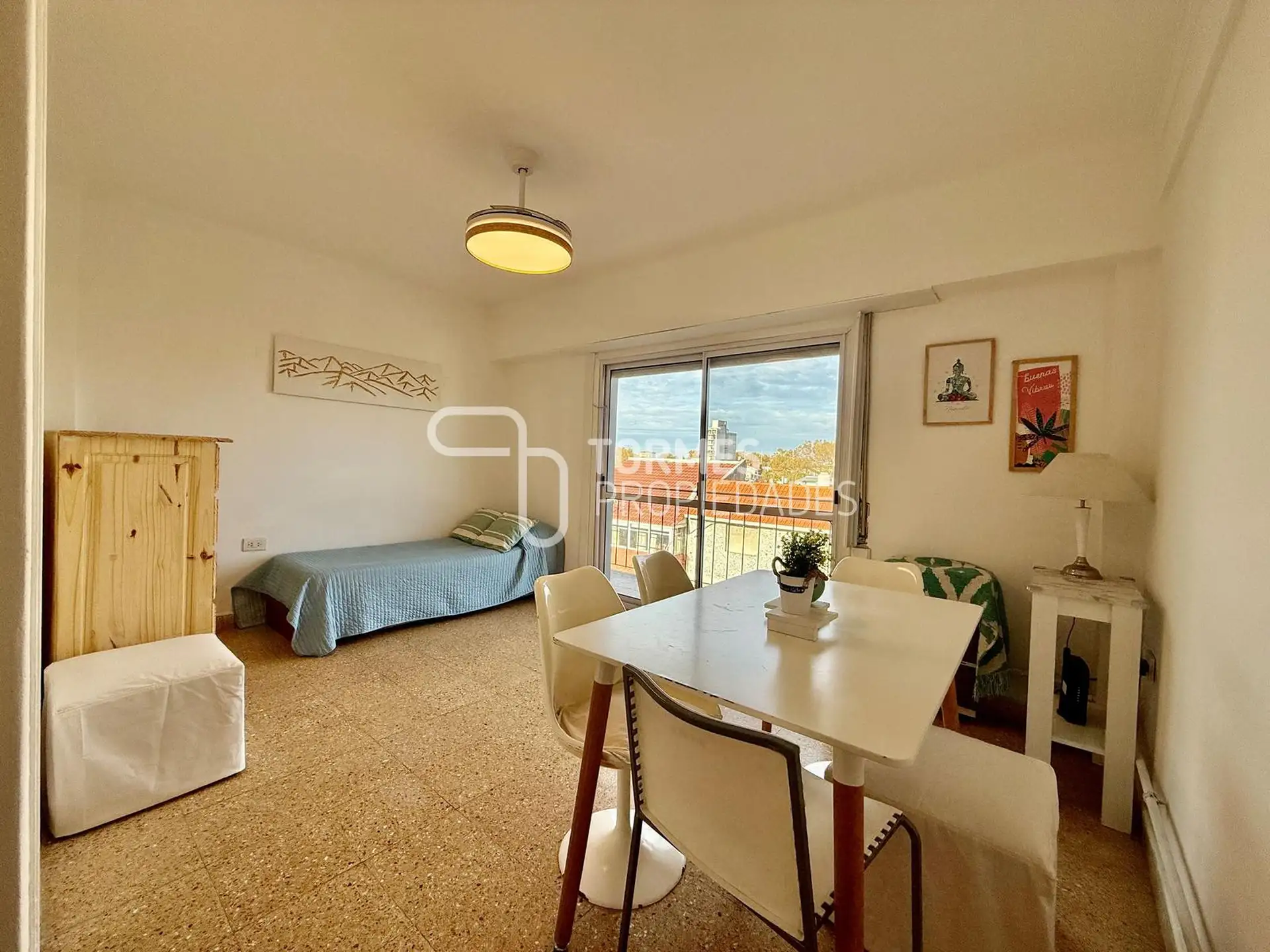 Depto 2 amb, 42m² con balcón saliente — San Juan