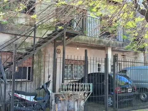 CASA DE 6 DORMITORIOS 3 BAÑOS SON DOS UFs VENTA EN BLOCK RETASADA 