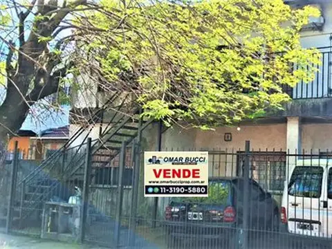 Casa en Venta con 3 cocheras