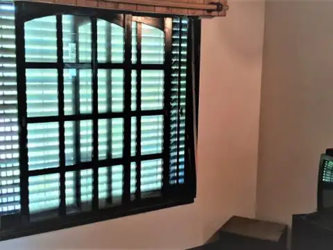 CASA DE 6 DORMITORIOS 3 BAÑOS SON DOS UFs VENTA EN BLOCK RETASADA 