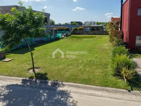 SE VENDE LOTE EN BARRIO NÁUTICO VILA MARINA 1 CON AMARRA!!!