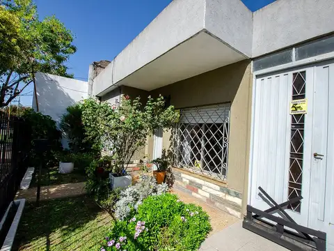 CASA 4 AMBIENTES EN VENTA LAVALLOL