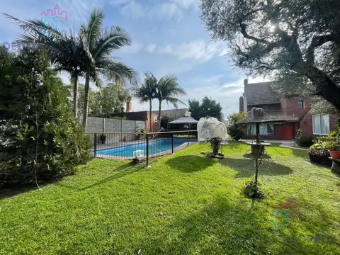 Casa en Venta con 2 cocheras