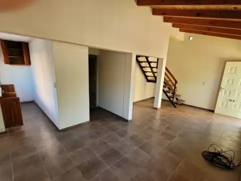 Casa 4 ambientes con 1 baño