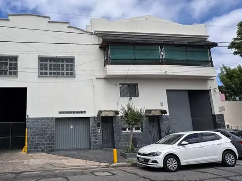 Galpón con vivienda en Sarandi, Avellaneda