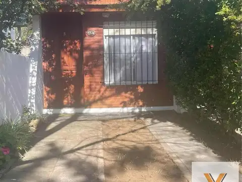 Casa en venta - 2 Dormitorios 1 Baño - Las Toninas