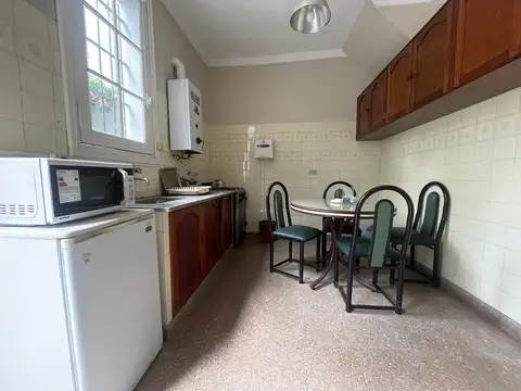Casa en Alquiler con 3 cocheras
