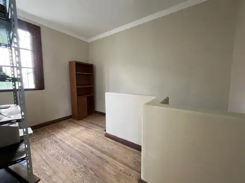 Casa en Alquiler con 3 cocheras