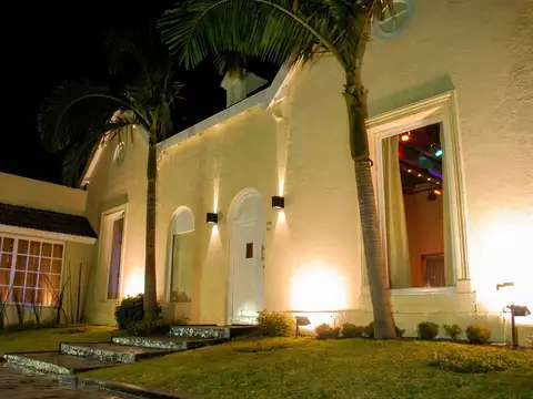 VENTA PROPIEDAD COMERCIAL EN ESQUINA · 700 m² · DOBLE PLANTA · VILLA SARMIENTO