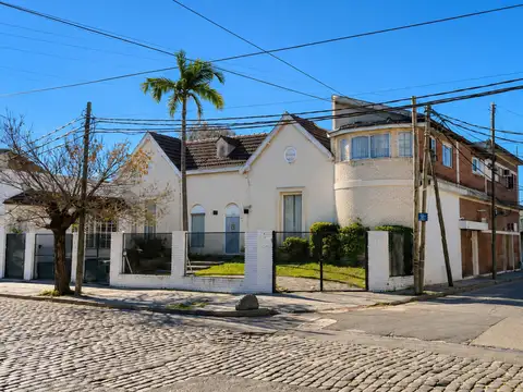 VENTA PROPIEDAD COMERCIAL EN ESQUINA · 700 m² · DOBLE PLANTA · VILLA SARMIENTO