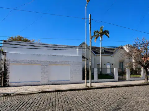 VENTA PROPIEDAD COMERCIAL EN ESQUINA · 700 m² · DOBLE PLANTA · VILLA SARMIENTO