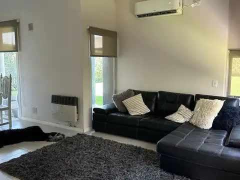 VENTA CASA 3 DORMITORIOS BARRIO CERRADO CAMPOS DE ESTHER. PUEBLO ESTHER