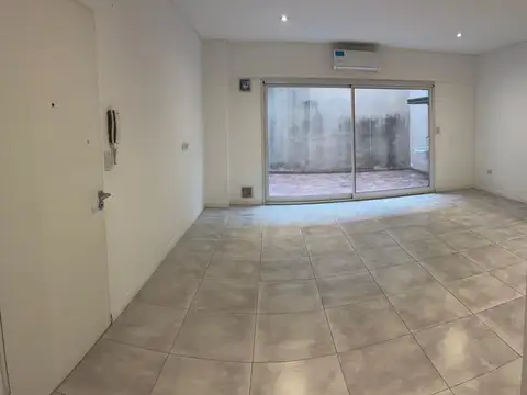 Departamento en Alquiler en Coghlan, $ 800.000