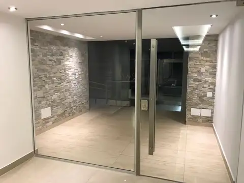 Depto de dos ambientes con cochera descubierta en Villa Sarmiento.