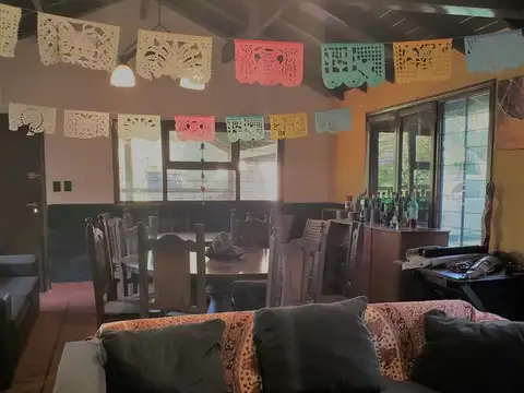 Casa 6 ambientes con 2 baños