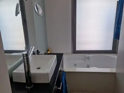 VENTA SEMIPISO 4 AMB,2 COCHERAS PLENA VISTA AL MAR VARESE