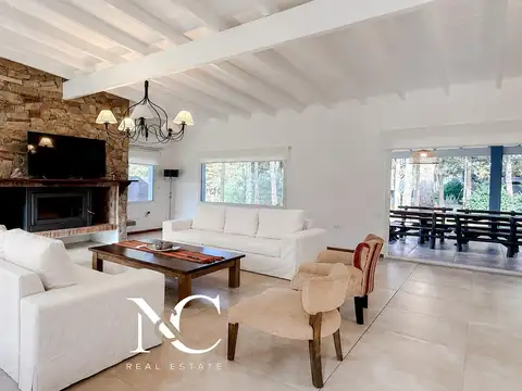 Casa 5 ambientes con 3 baños