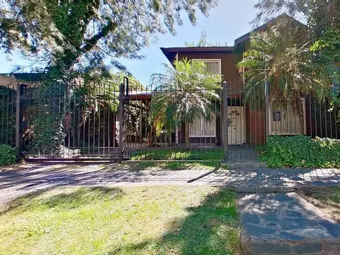 CASA EN VENTA QUILMES OESTE 5 AMBIENTES PARQUE