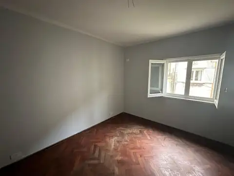 1er piso de escalera. 2 dormitorios