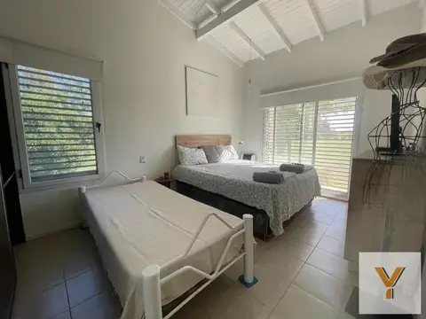 Casa en venta - 3 Dormitorios 2 Baños - 11.250Mts2 - San Miguel del Monte