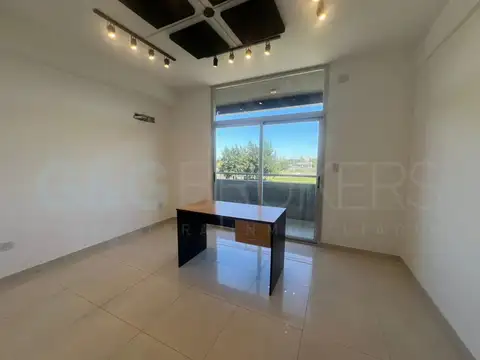 Oficina en Alquiler en Ituzaingo Sur, USD 380