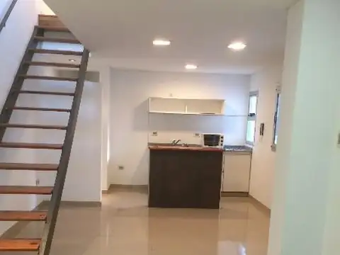 EXCELENTE DUPLEX  AL FRENTE