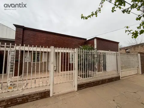 Casa de 3 dormitorios con amplio terreno y gran jardín en San Antonio