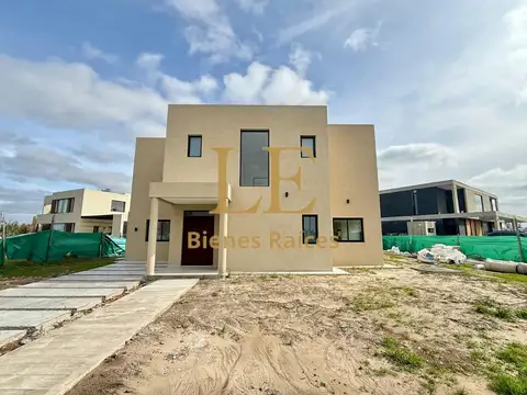 Casa en Alquiler en El Ensueño, USD 1.450