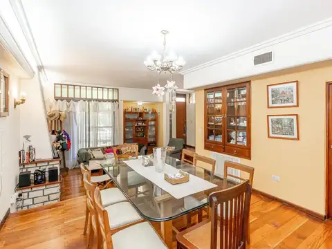 Casa 7 ambientes con 3 baños