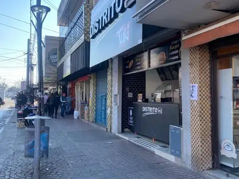 ALQUILER DE LOCAL COMERCIAL EN ING. ADOLFO SOURDEAUX