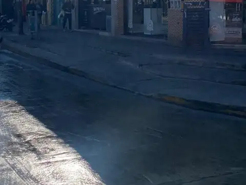 ALQUILER DE LOCAL COMERCIAL EN ING. ADOLFO SOURDEAUX