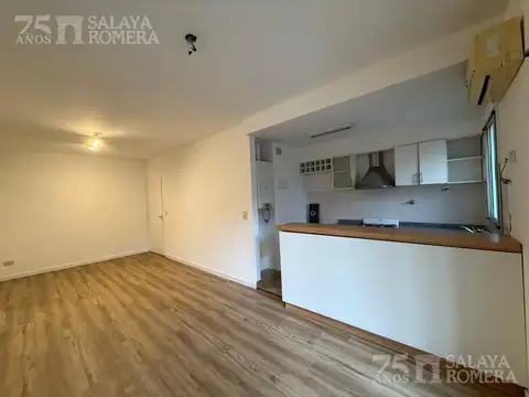 Departamento en alquiler - 2 ambientes  Olivos cochera