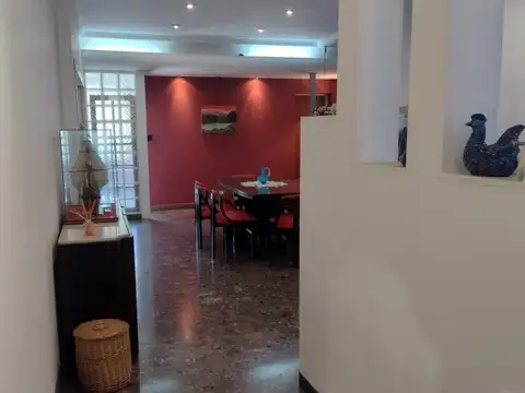 Casa 7 ambientes con 3 baños