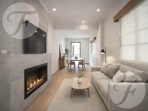 Casa en Venta con 2 cocheras
