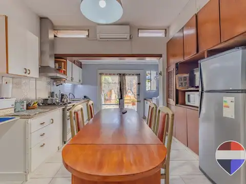 Casa 5 ambientes con 2 baños