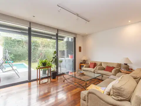 Depto Tipo Casa en Venta en La Lucila Libertador / Rio, USD 420.000