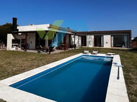 Casa 7 ambientes con 3 baños