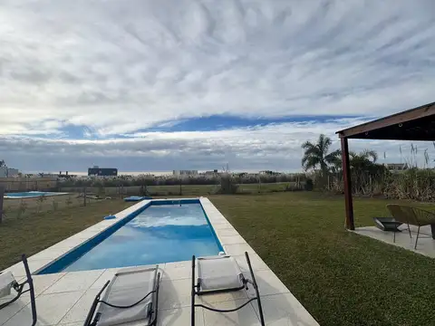 APTO CREDITO venta de casa en una planta con pileta - SAN SEBASTIAN AREA 6