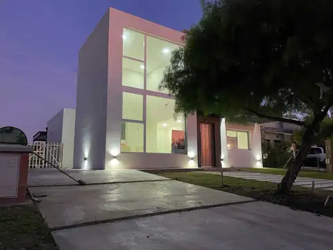 Casa en Venta en Pilar Del Este, USD 195.000