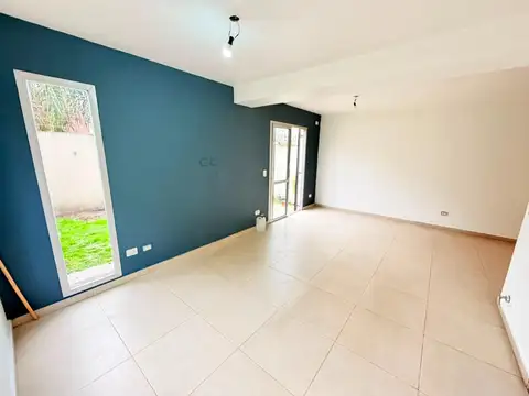 Casa en Alquiler con 1 cochera