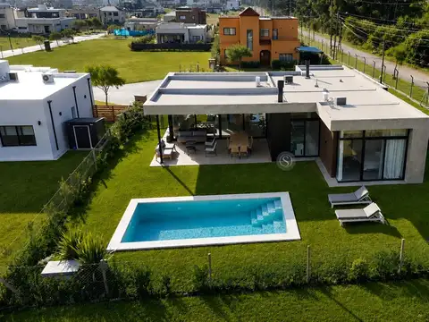 Casa en Alquiler en Pilar Del Este, USD 1.450