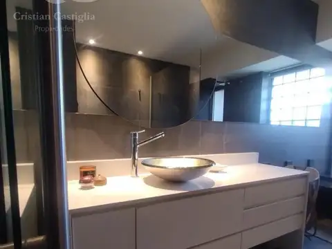 Casa en Venta con 3 cocheras