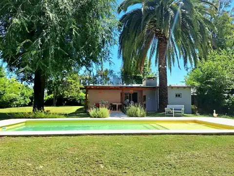 CASA QUINTA 2 AMBIENTES CON PERGOLA Y PISCINA