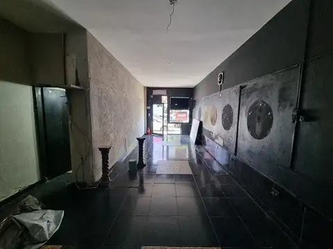 Excelente local frente al super en pleno centro comercial a 1 1/2 cuadra de la estación