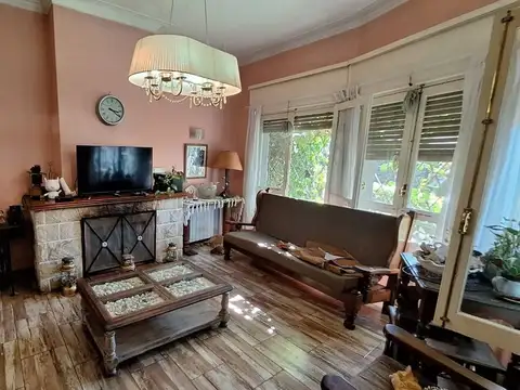 CASA 3 AMBIENTES, VENTA EN QUILMES CON PARQUE